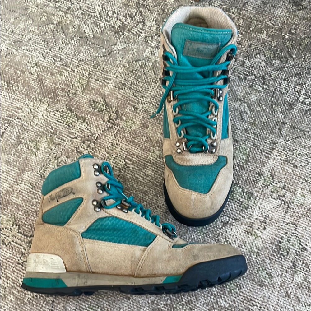 Vintage Vasque Clarion ‘88 hiking boot